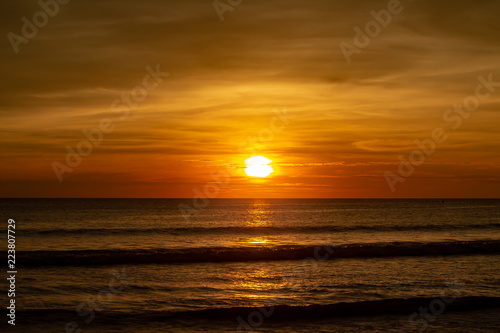 Obraz na płótnie Deep and Rich ORange Sunset at Karon Beach w salonie
