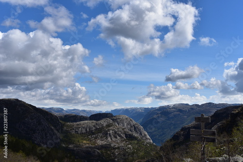 Der Lysefjord, vom Preikestolen aus betrachtet.