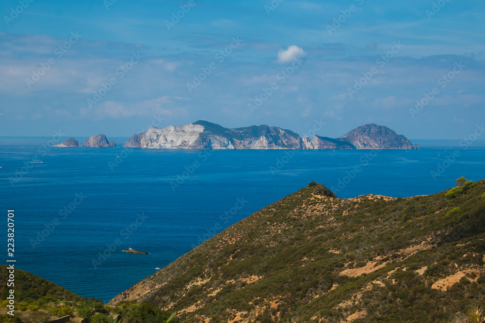 Veduta panoramica dell'isola di Palmarola