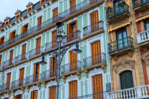 Historische Häuser und Fassaden in der Altstadt von Pamplona