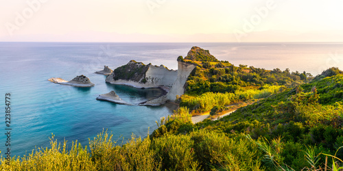 Piękny widok na Przylądek Drastis na wyspie Korfu w Grecji
