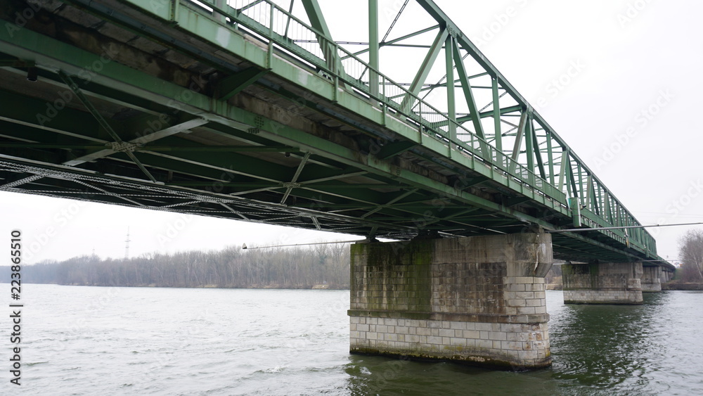 Brücken über der Donau zwischen Passau in Bayern und Wien im Frühling Brücken über der Donau zwischen Passau in Bayern und Wien im Frühling