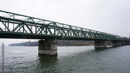 Br  cken   ber der Donau zwischen Passau in Bayern und Wien im Fr  hling