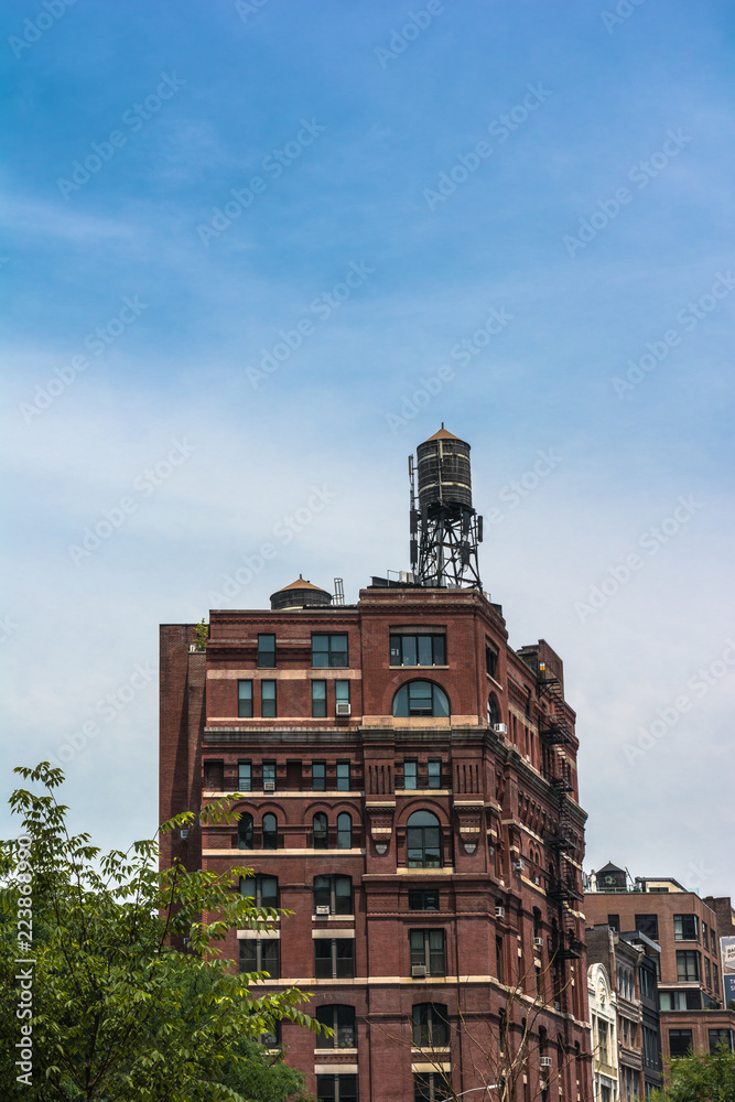 Fototapeta premium Old Water Tank in Manhattan, New York City