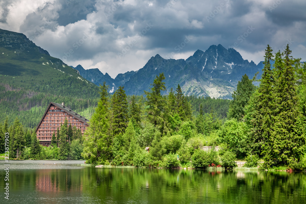 Fototapeta premium Wonderful mountain lake in Strbske Pleso in Slovakia