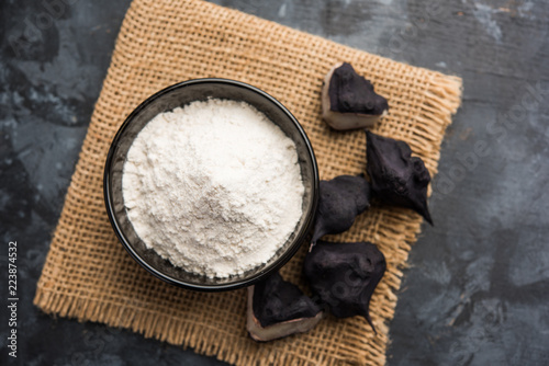 Bild auf Leinwand cooked Water chestnut with flour or powder, also known as singada/singara or shi