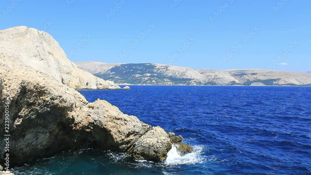 Sea waves crashed on cliff