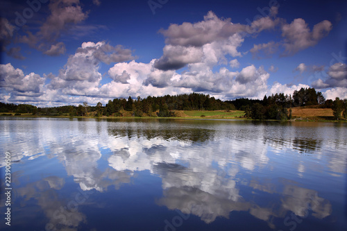 Clouds reflection in the lake © Kochkin