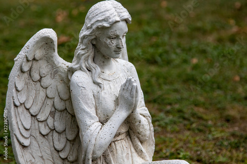Foto statue of angel in cemetery closeup, Halifax, Mount Olivet Cemetery, Titanic Vic