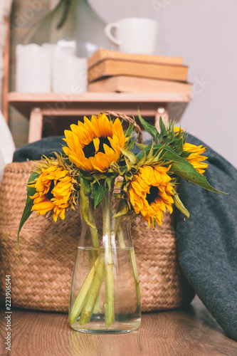 Fototapeta Naklejka Na Ścianę i Meble -  Yellow sunflowers in vase on floor of the room