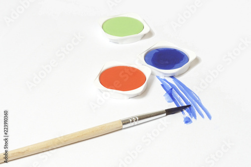 Wasserfarben mit Pinsel