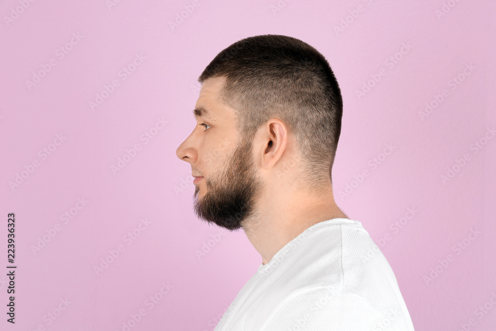 Obraz premium Young man with hearing problem on color background