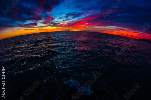 Fototapeta Naklejka Na Ścianę i Meble -  Beautiful warm sunset at the sea