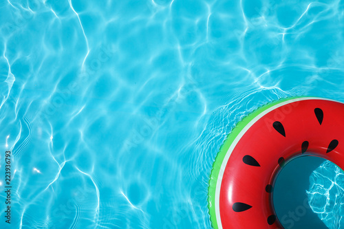 Fotografia Inflatable ring floating in swimming pool on sunny day, top view with space for