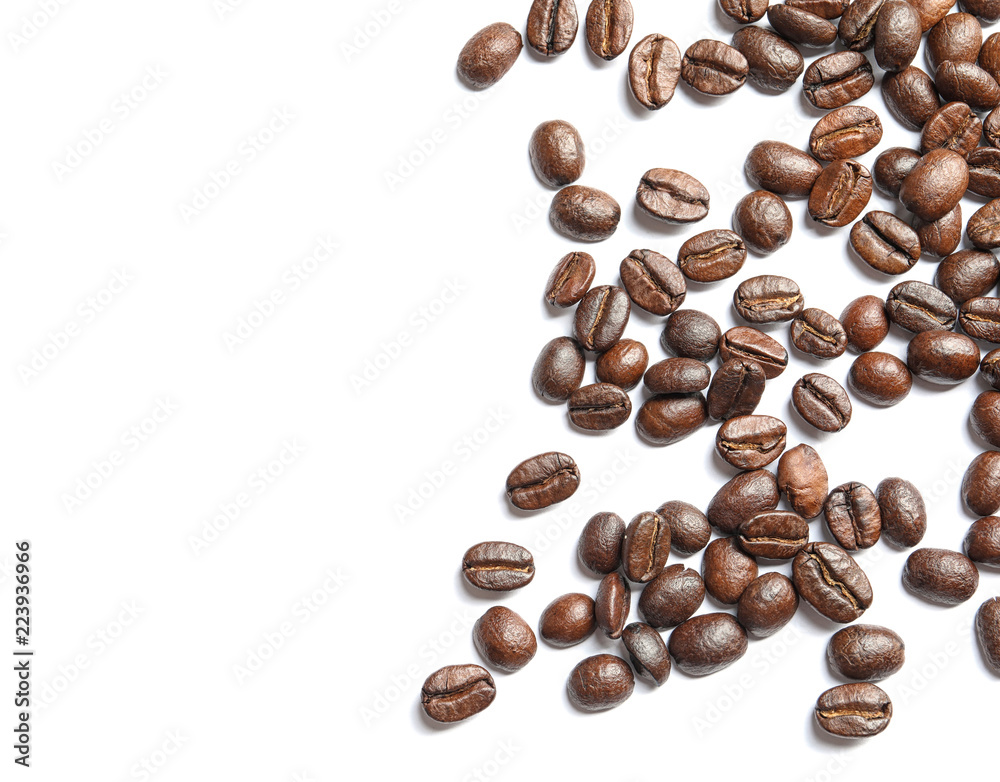Naklejka premium Roasted coffee beans on white background, top view