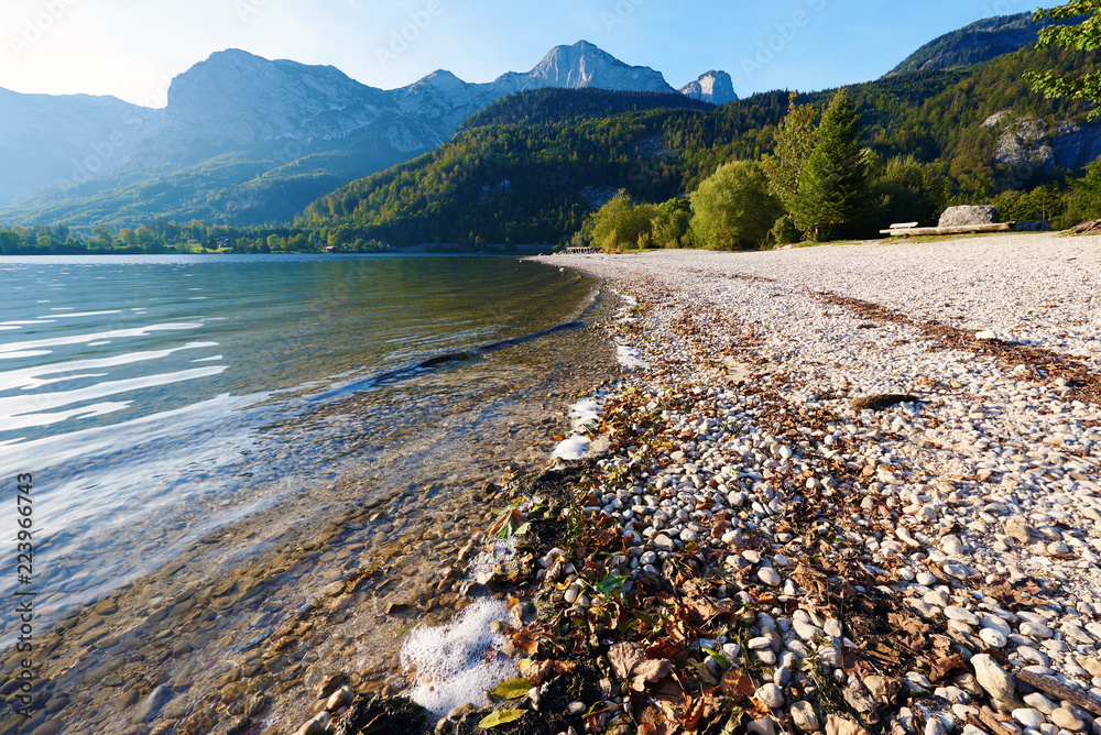 Fototapeta premium Beach on Grundlsee lake in Austrian Alps. Beautiful landscape