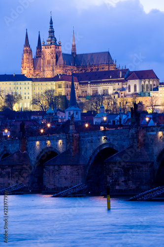 Canvas Print Prague castle and the Charles bridge at night