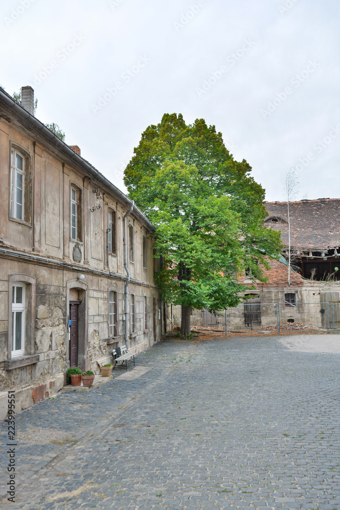 Altes Haus mit Ruine