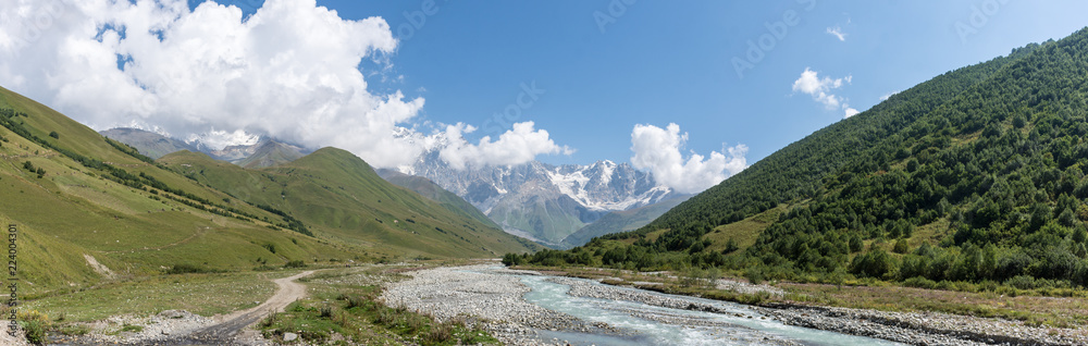 Panorama du glacier Shkhara, Ushguli, Géorgie Panorama du glacier Shkhara, Ushguli, Géorgie