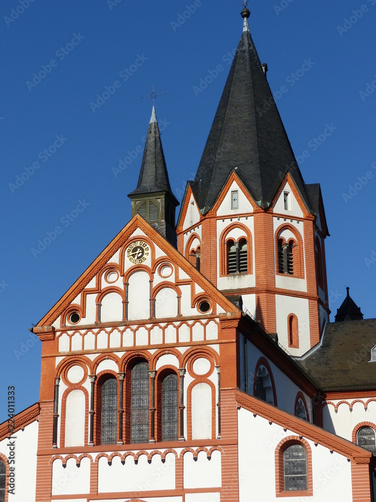 Türme der St.-Peter-Kirche in Sinzig am Rhein Türme der St.-Peter-Kirche in Sinzig am Rhein