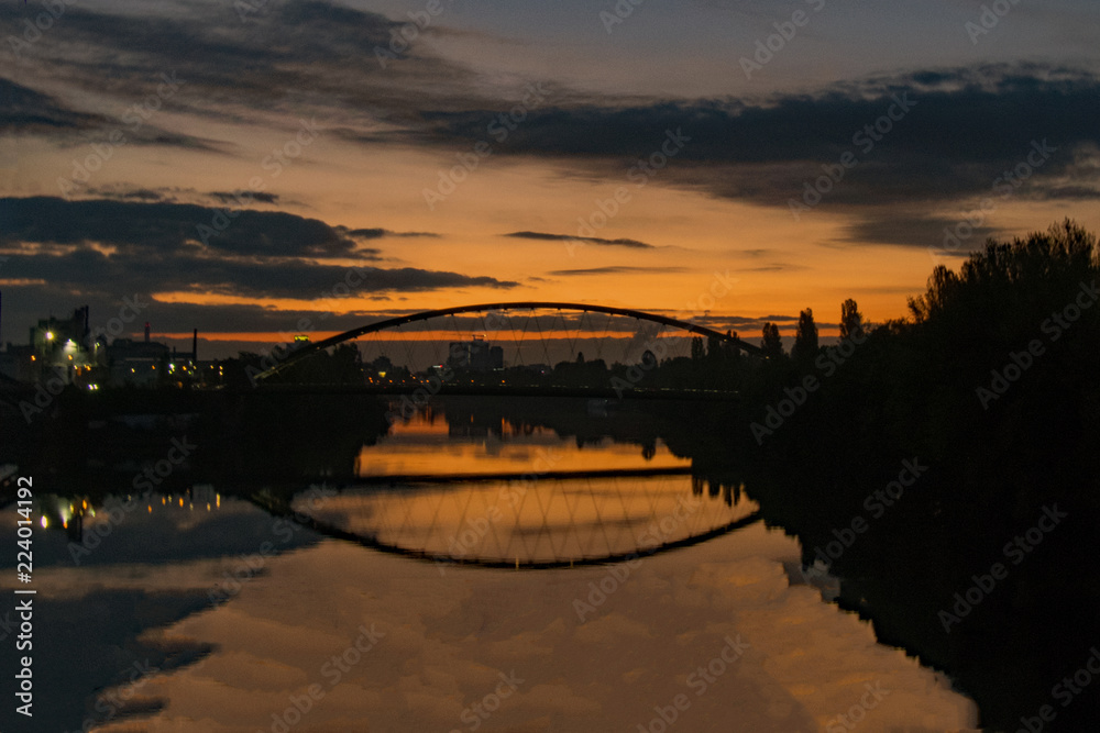Sonnenaufgang im Frankfurter Osthafen,, Frankfurt am Main, Hessen, Deutschland 