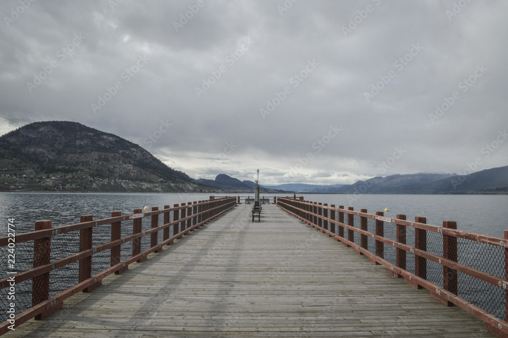 Fototapeta premium Pier in the Okanagan lake