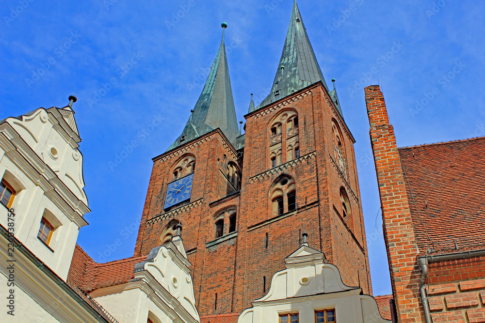 Stendal: Kirchtürme der Marienkirche (14. Jh., Sachsen-Anhalt)