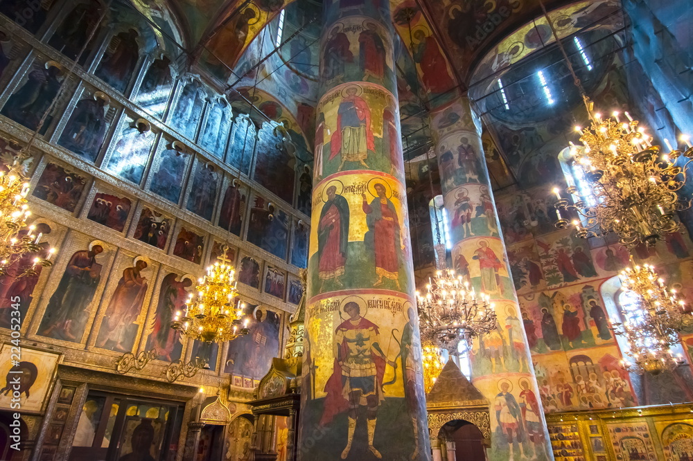 Obraz premium Cathedral of the Dormition (Uspensky Sobor) or Assumption Cathedral of Moscow Kremlin interior, Russia