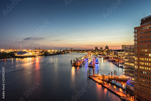 Hamburg Hafen Skyline Sonnenuntergang