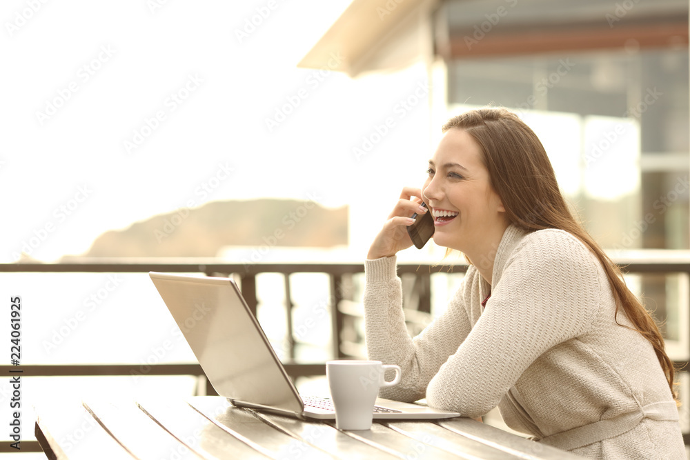 © Antonioguillem - Hotel guest on vacation having a phone conversation © Antonioguillem - Hotel guest on vacation having a phone conversation
