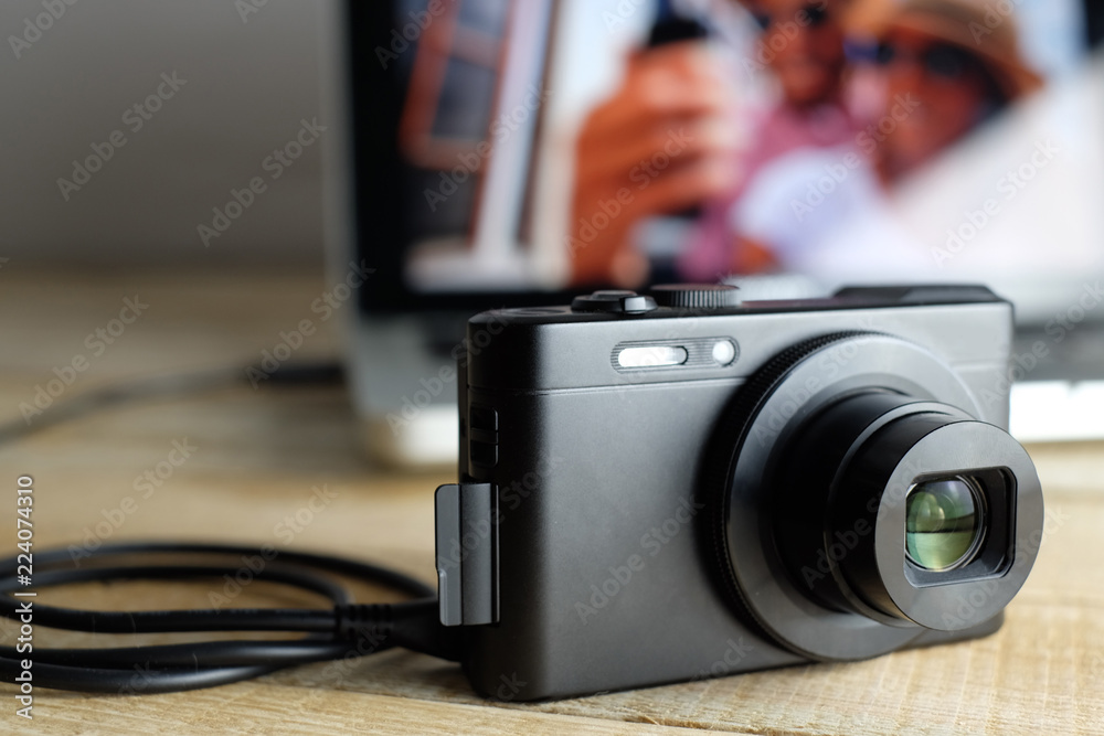transferring photos from a camera to a computer, holiday images transferring photos from a camera to a computer, holiday images
