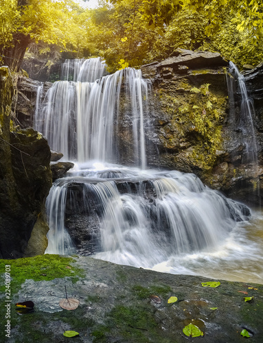 Fototapeta Naklejka Na Ścianę i Meble -  Tad tong waterfall