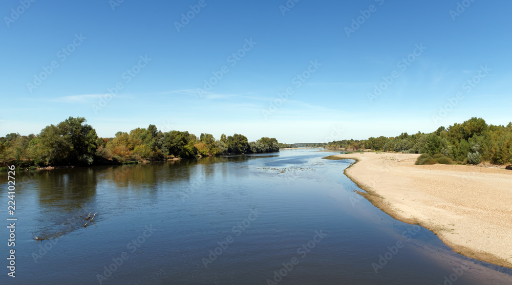 Loire river bank in the Centre-Val de Loire region - obrazy, fototapety, plakaty 