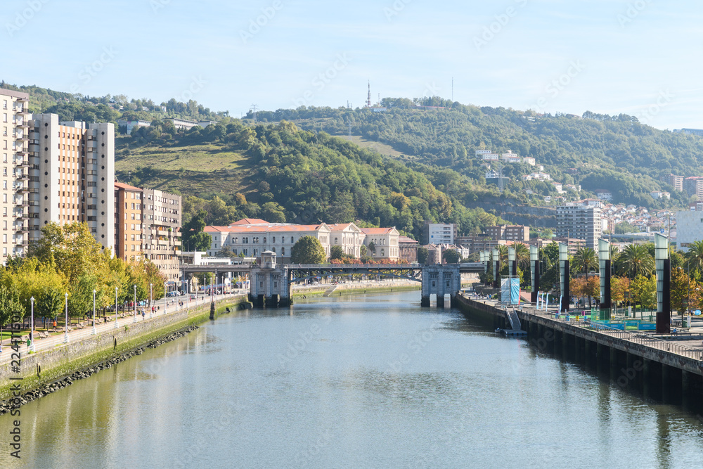 Naklejka premium Bilbao embankment on sunny day