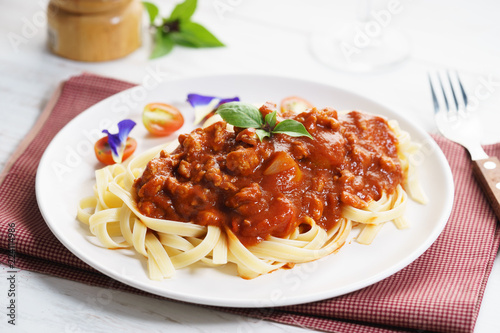 linguine pasta with tomato sauce