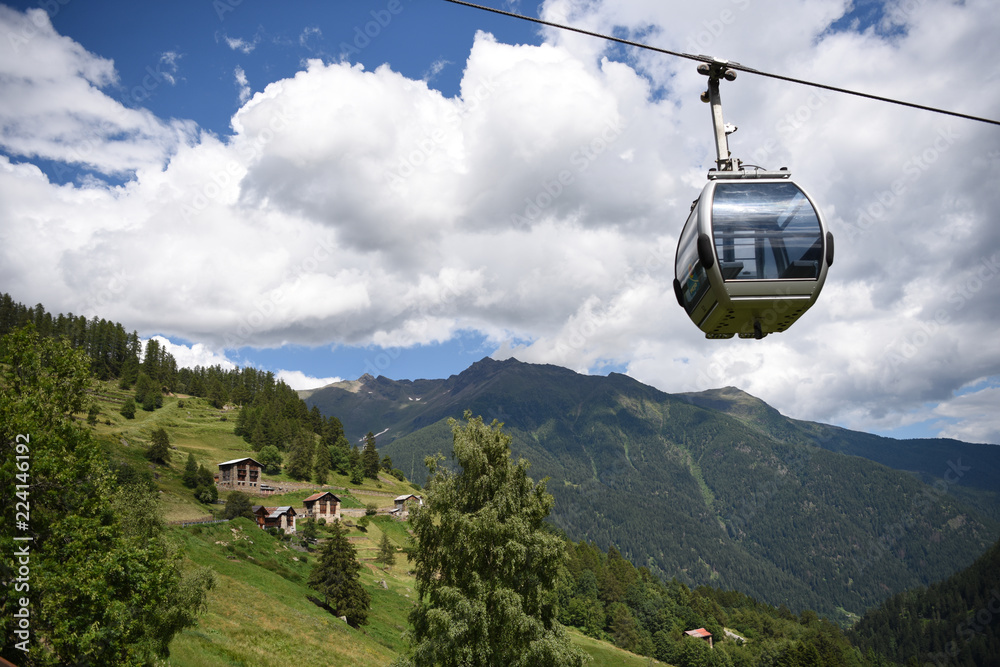 Fotka „trasporto a fune funivia cabina seggiovia funivia montagna ...
