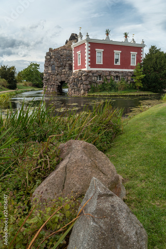 Villa Hamilton - Teich - Insel Stein