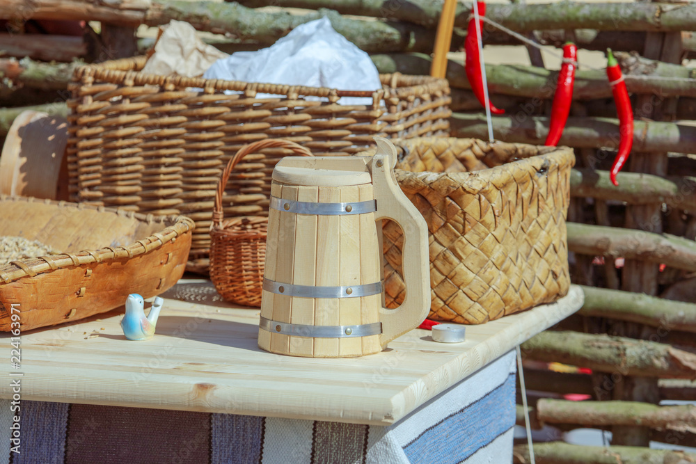 Obraz premium Old Russian wooden utensils made of straw and wood