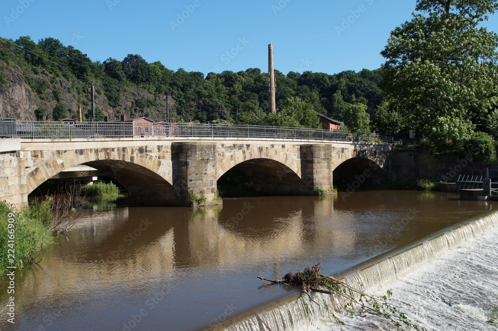 Fototapeta premium Hegereiterbrücke in Dresden, Weisseritz