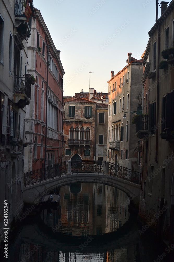 Pont et canal à Venise, Italie