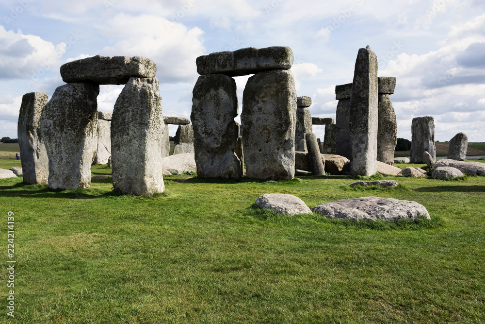 Stonehenge is a prehistoric monument in Wiltshire. ( United Kingdom )