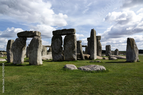 Stonehenge is a prehistoric monument in Wiltshire. ( United Kingdom )