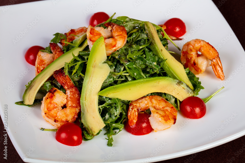 Salad with prawn and avocado