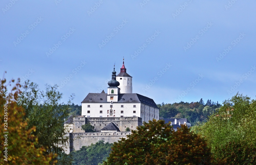 Burg Forchtenstein im Herbst