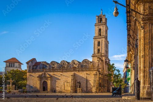 The basilica and the monastery of San Francisco de Asis (or Saint Francis of Assisi) in San Francisco square, Old Havana, Cuba © Maurizio De Mattei
