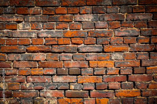 Rote Mauer aus Backstein als Hintergrund