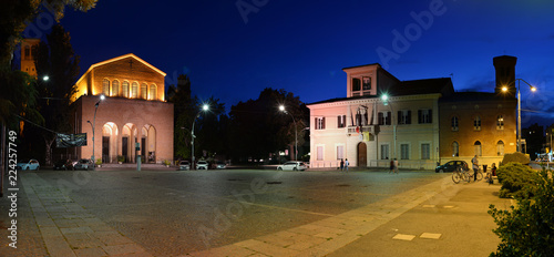 panoramica della piazza di san lazzaro di savena - Bologna in notturna