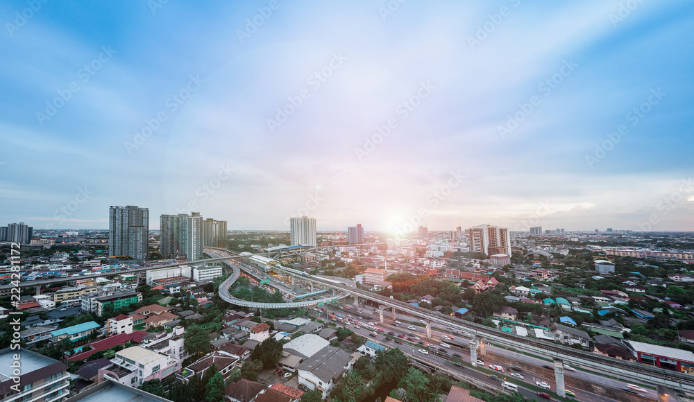 Fototapeta premium The streets around the city with evening light are high angle shots.