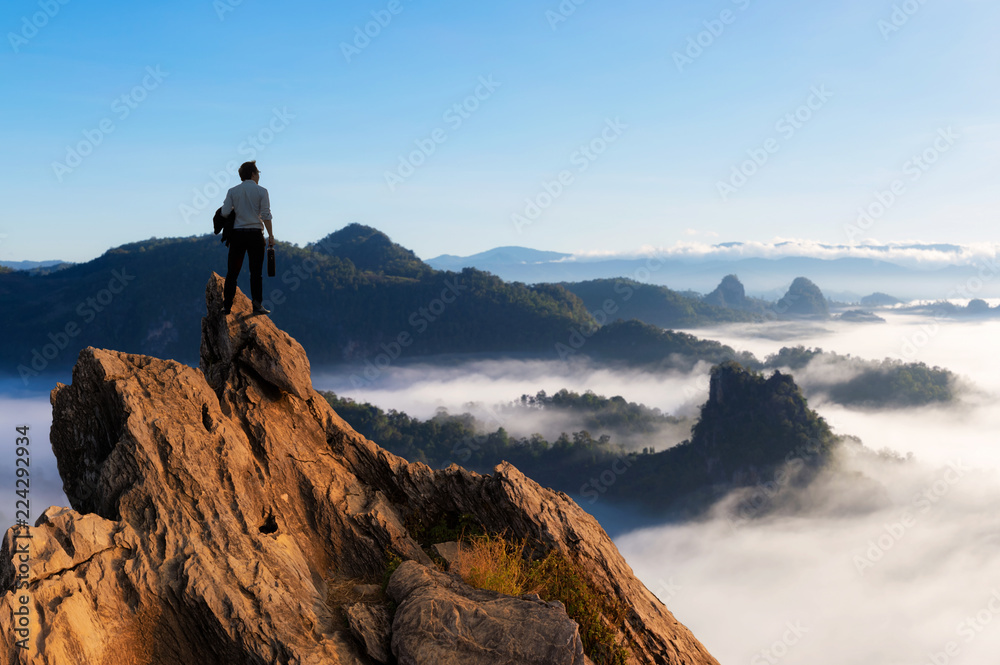 Φωτογραφία businessman looking forwards.