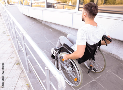 Canvastavla Young man in wheelchair on ramp outdoors